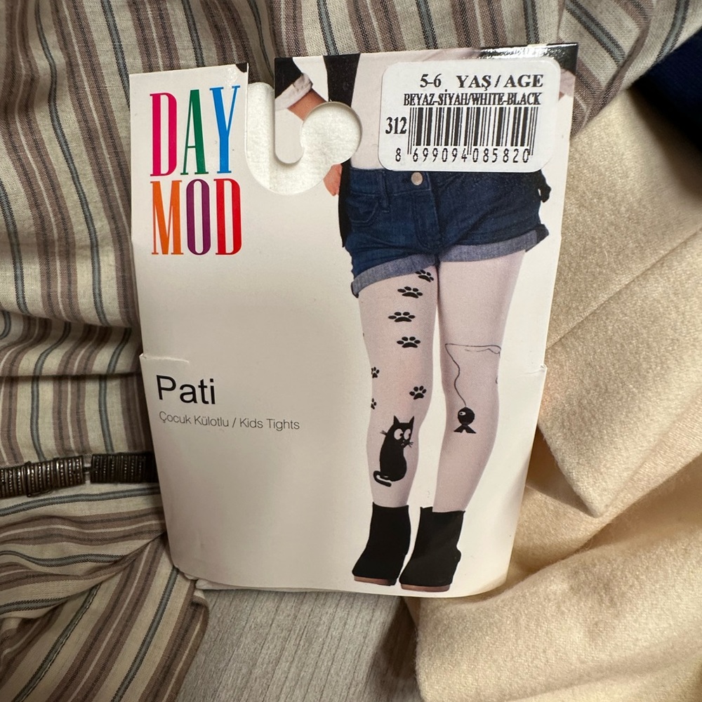 DayMod Girls Decorated Tights. Whimsical kitty design. Size 5-6yrs. NWT